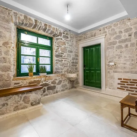 Sizgoric Palace Apartment